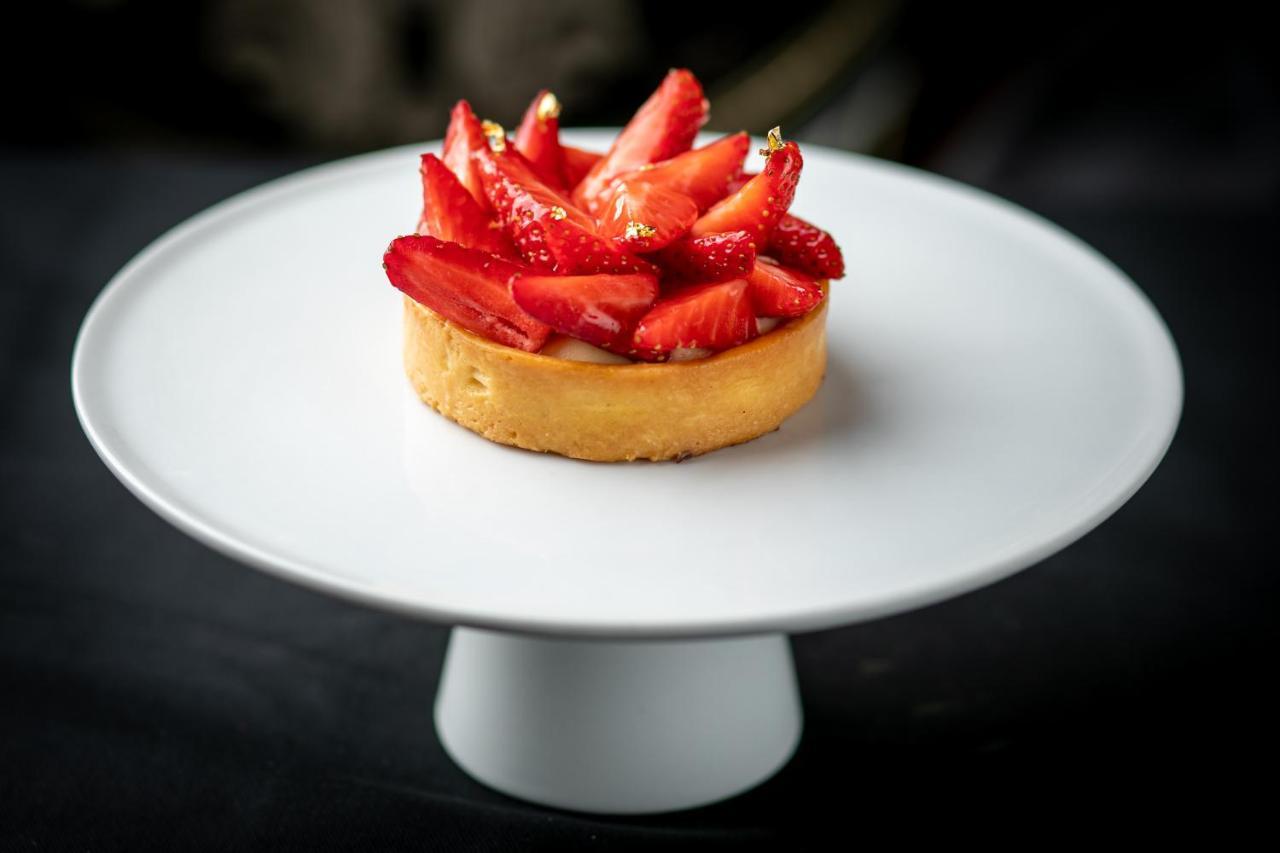 Hotel Miramare Crikvenica Exterior foto A strawberry tart
