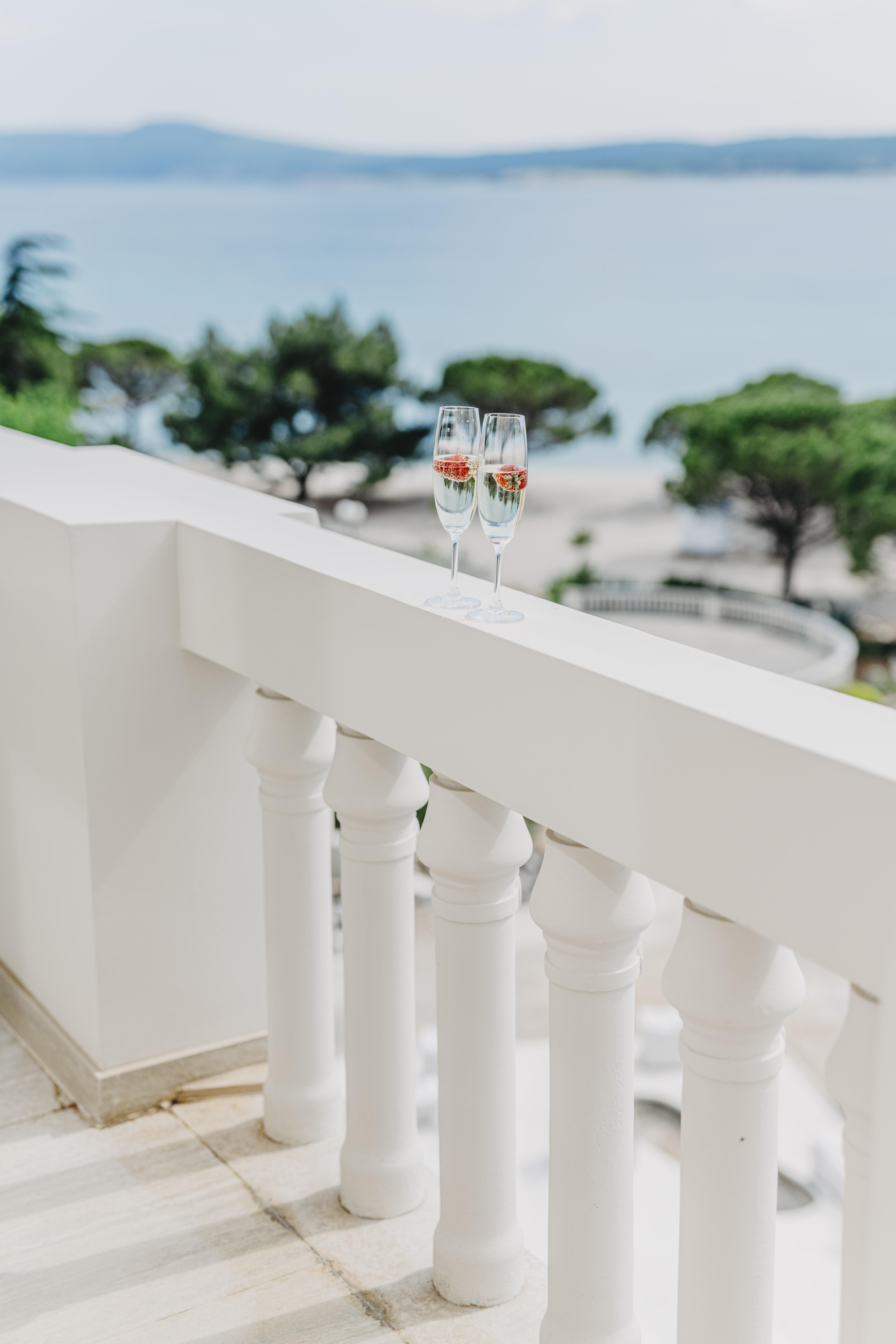 Hotel Miramare Crikvenica Exterior foto A glass of champagne