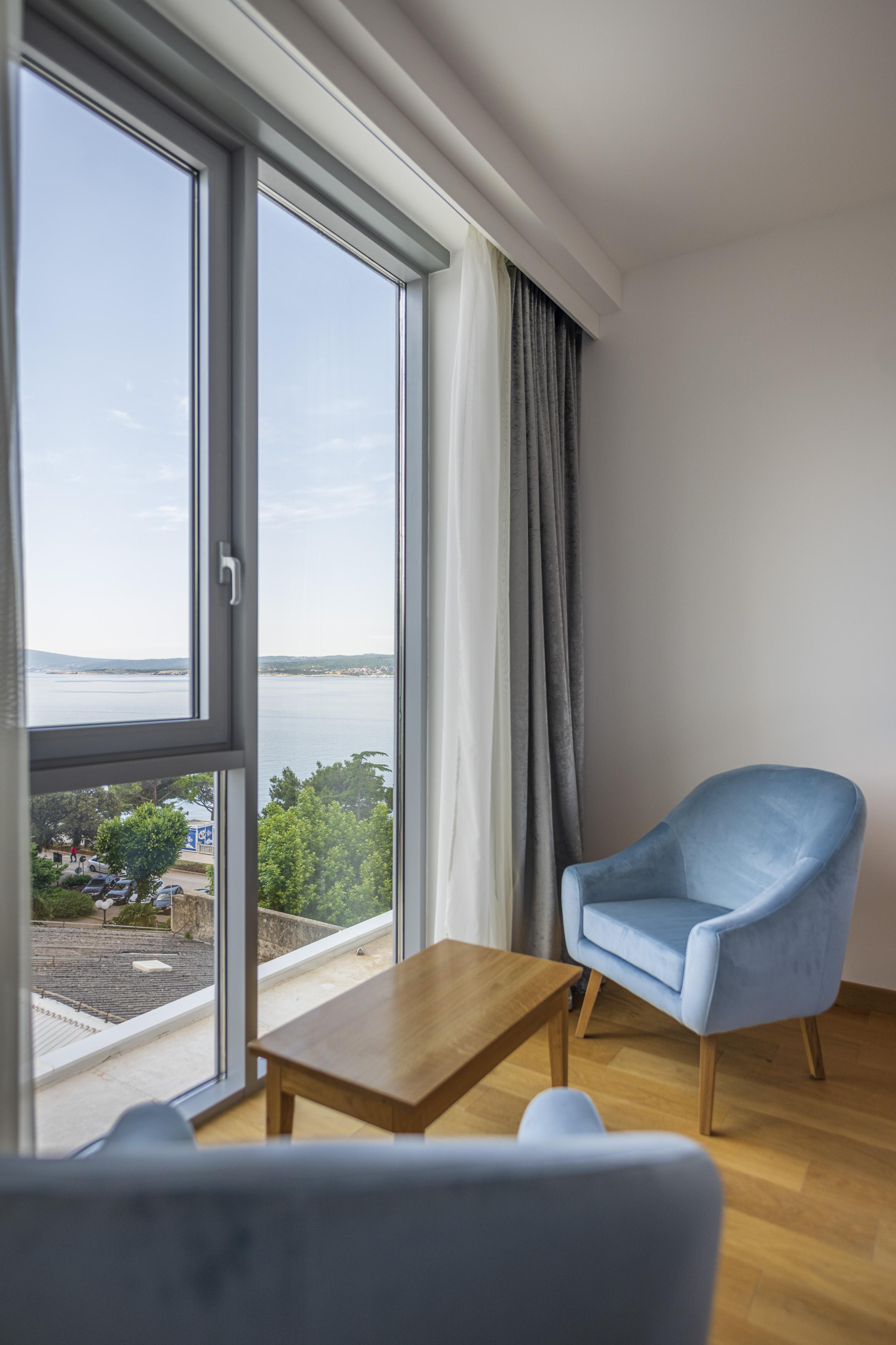 Hotel Miramare Crikvenica Exterior foto A room at the hotel