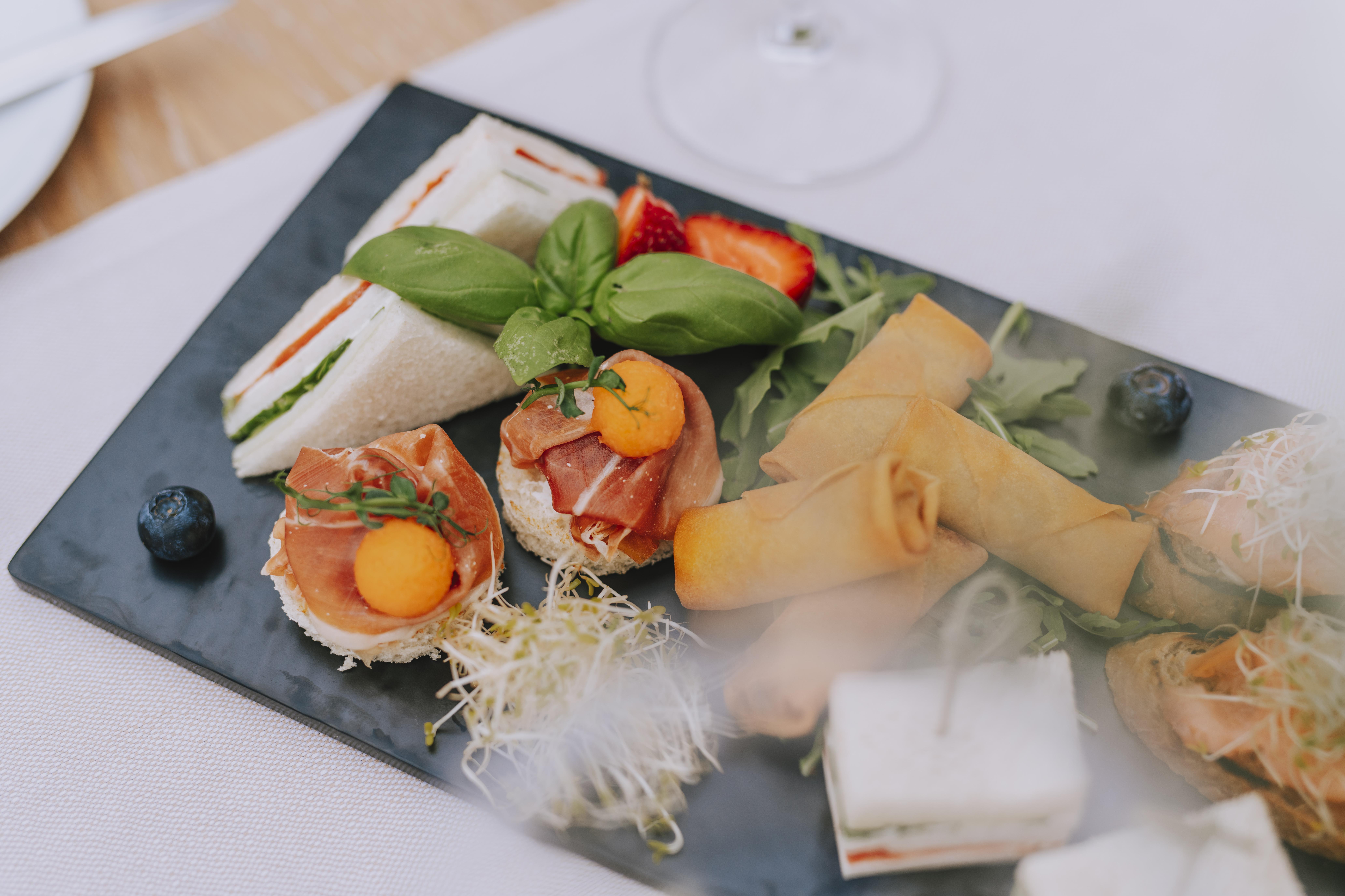 Hotel Miramare Crikvenica Exterior foto Finger food
