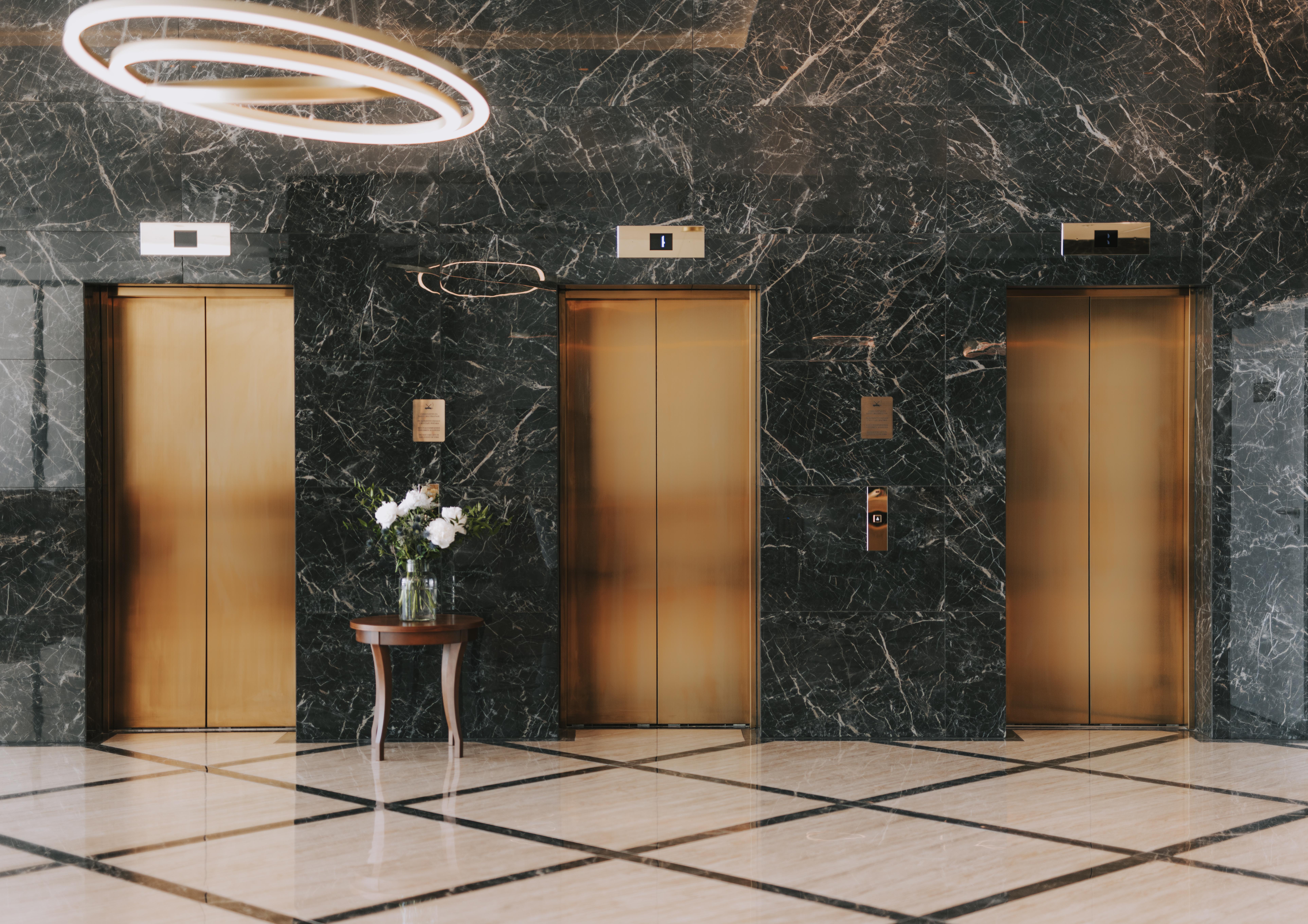 Hotel Miramare Crikvenica Exterior foto Elevators in a hotel